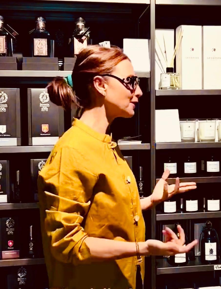 Raffaella Pisani durante una sessione di formazione olfattiva.